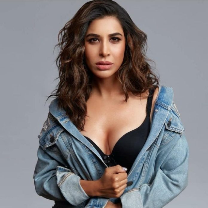 Sophie-Choudry-12