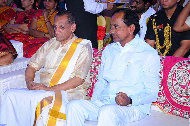 Differences-Between-Governor-And-KCR