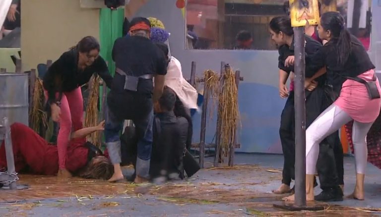 House Mates Fighting In Bigg Boss House