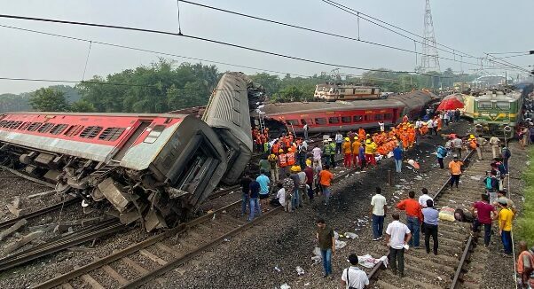 Train Accident: కోరమాండల్ ప్రమాదంలో 40మందికి కరెంట్ షాక్..!