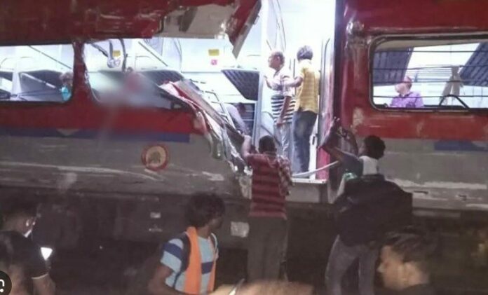 Train Accident: కోరమాండల్ దుర్ఘటనలో 50 మంది మృతి..! ఏపీలో హెల్ప్ లైన్ నెంబర్లు
