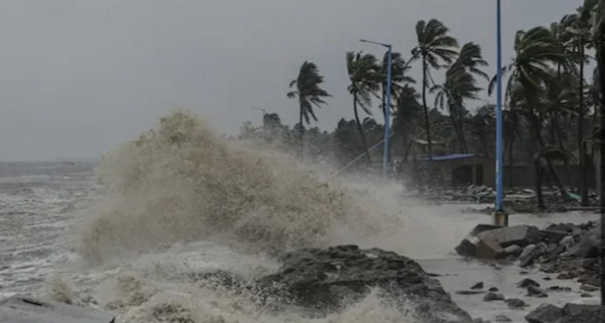 Cyclone Michaung: తుపాను ఎఫెక్ట్.. ఏపీలో భారీ వర్షాలు.. స్కూళ్లకు సెలవులు