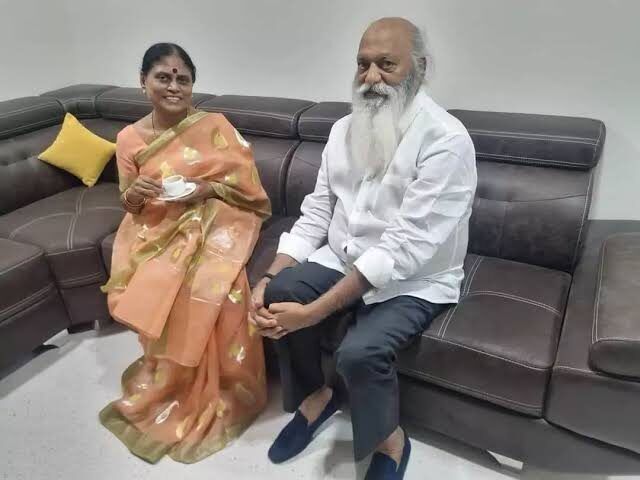 విజయమ్మతో జేసీ భేటీ.! ఉలిక్కపడ్డ వైసీపీ.!