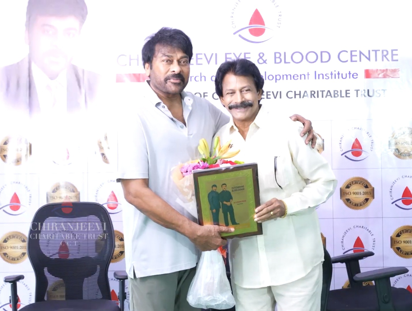 రక్త దాతలకు మెగాస్టార్ సత్కారం..!