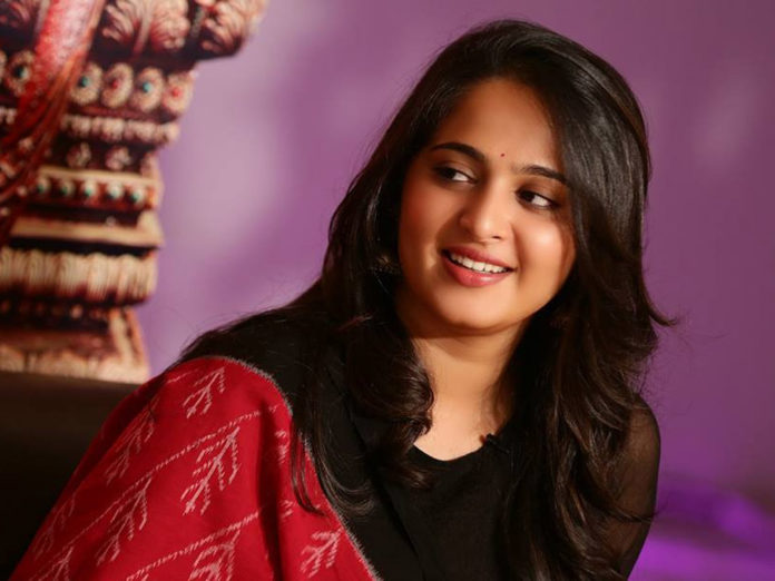Gorgeus Tamil Actress Anushka Shetty Cute HD Wallpapers | Celebrities  Photos Hub