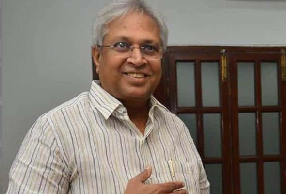 Undavalli-Arun-Kumar Then Ntr, Now Jagan- Undavalli
