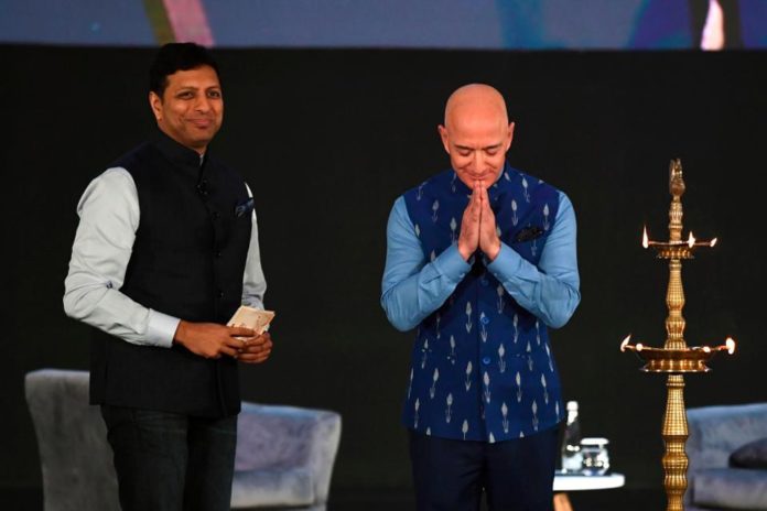 Amazon Ceo Jeff Bezos With Bollywood Stars – Says A Hindi Dialogue!