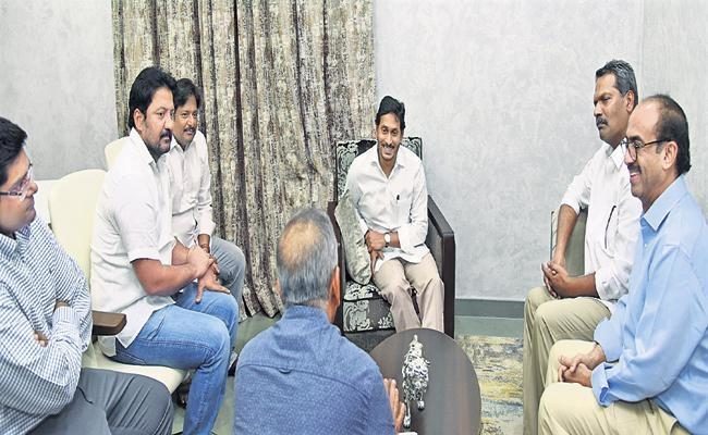 TFI People Meet with Jagan Why Is Tollywood In Serious Talks With Jagan?!