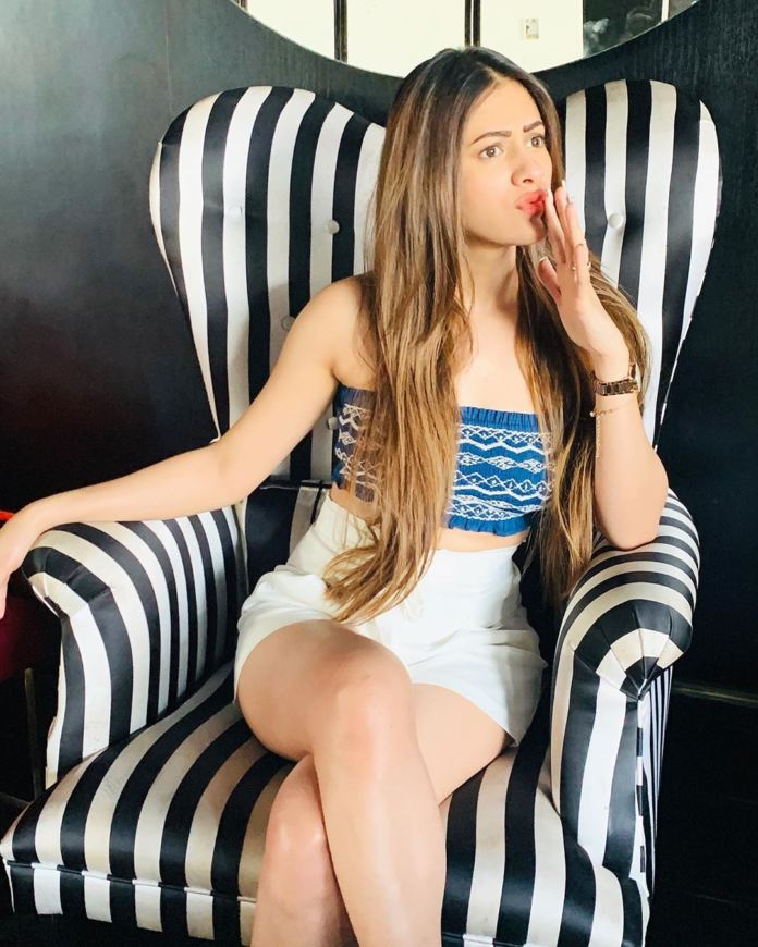Hiba Nawab Latest Photoshoot - TeluguBulletin.com
