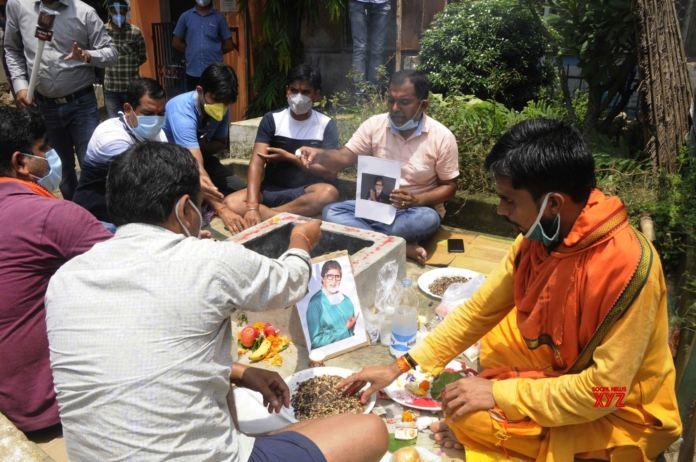 Fans Perform Continuous Yagna For Bachhan’s Family