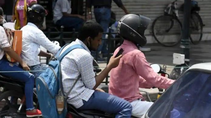 This Mandatory Rule Might Make Motorists To Pay Fine Despite Wearing The Helmets!