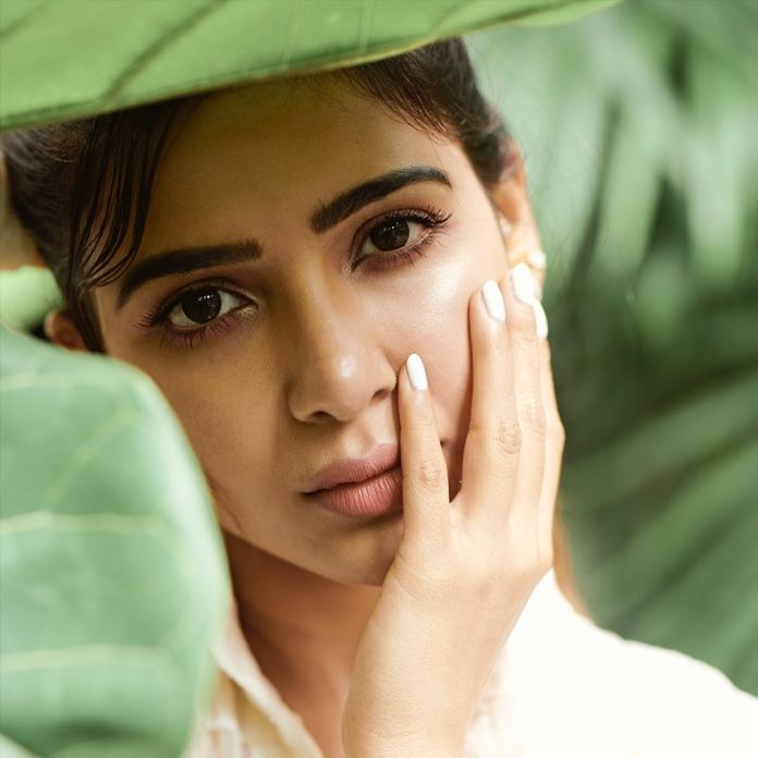 Samantha’s Alluring Look In Trendy Outfit