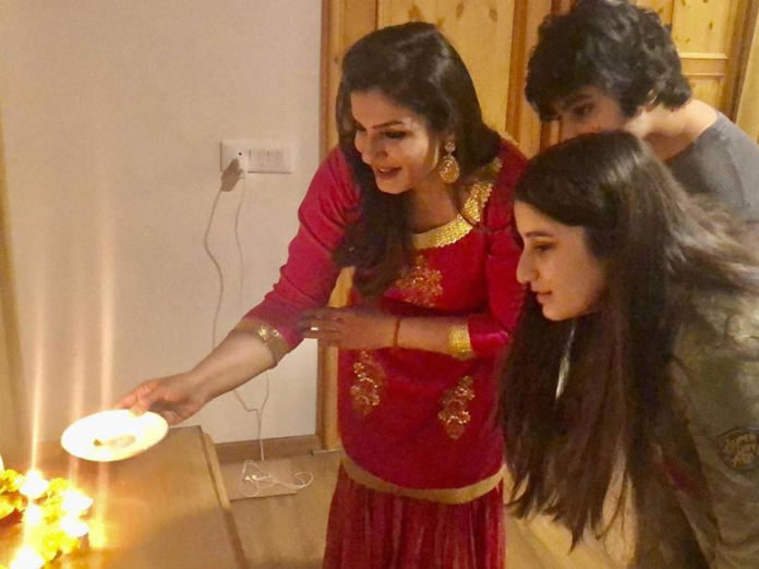 Raveena Tandon Performs Aarti For Her Hubby On Diwali In A Unique Way