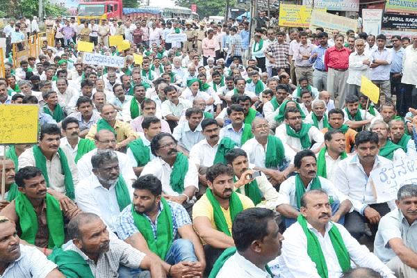 Amaravati Farmers Now Look Up To The Vp As Their Last Hope?