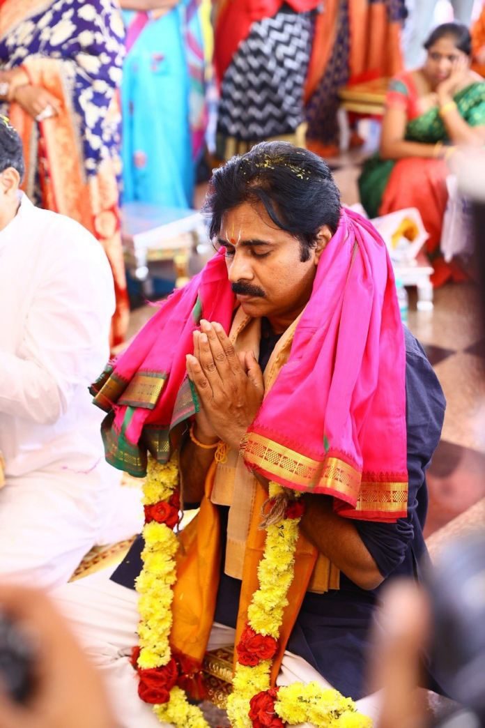 Janasenani Pawan Kalyan Participated In Dokiparru Temple Utsav