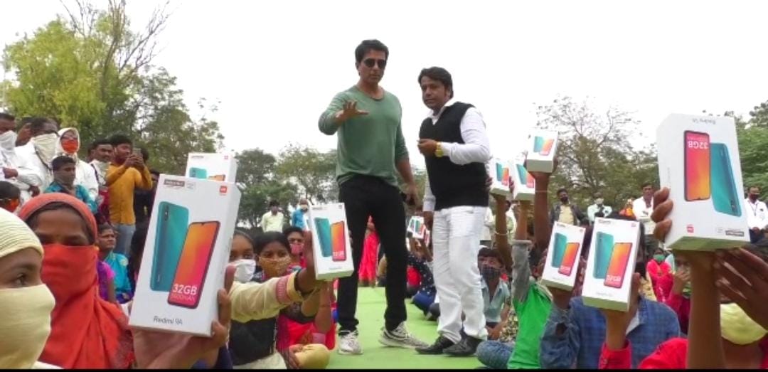 Sonu Sood Donates 100 Smartphones To Underprivileged Students