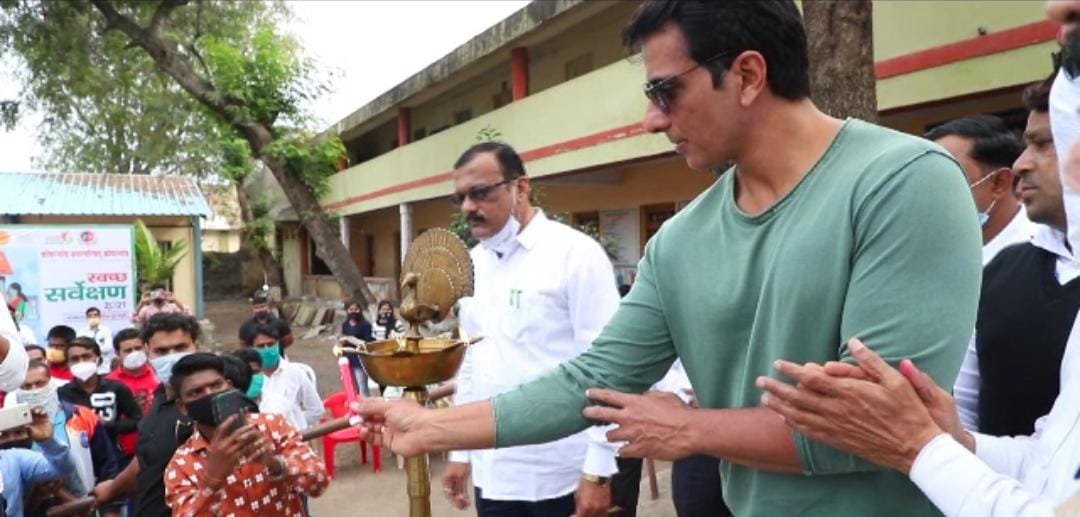 Sonu Sood Donates 100 Smartphones To Underprivileged Students