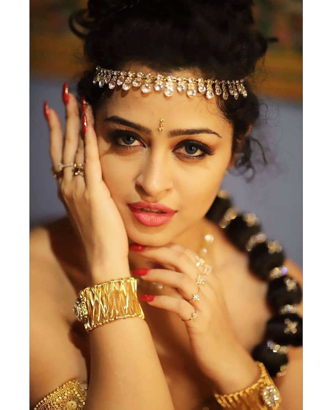 Apsara Rani Sizzling Photoshoot - TeluguBulletin.com