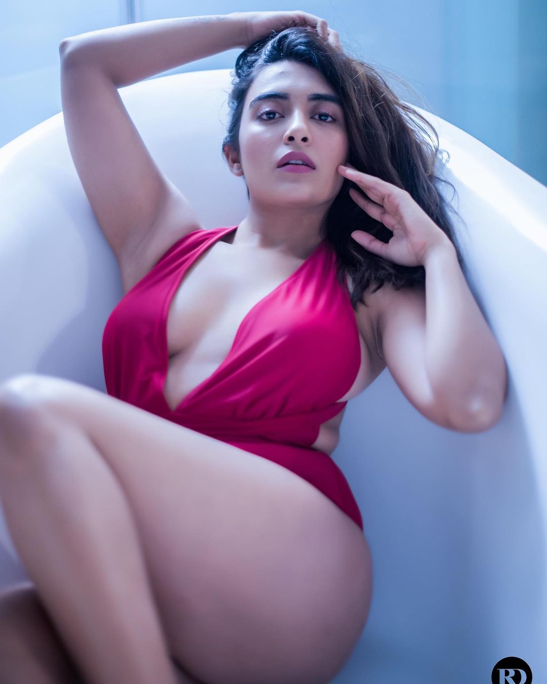 Jinal Joshi hot cleavage showing underarm