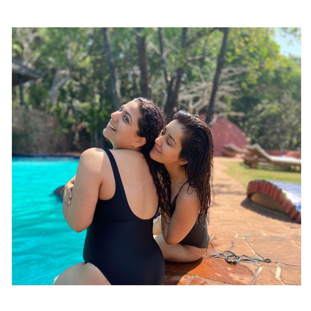Raashi Khanna Looks Jaw Dropping Hot In Black Swimsuit