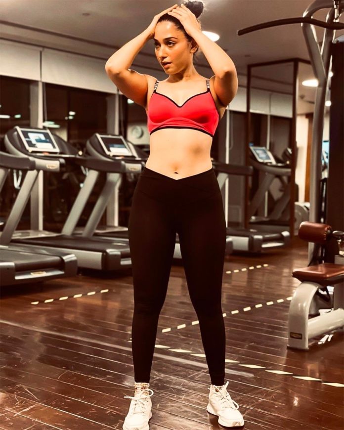 Tamannaah’s Toned Midriff Gives Fans Major Fitness Goals