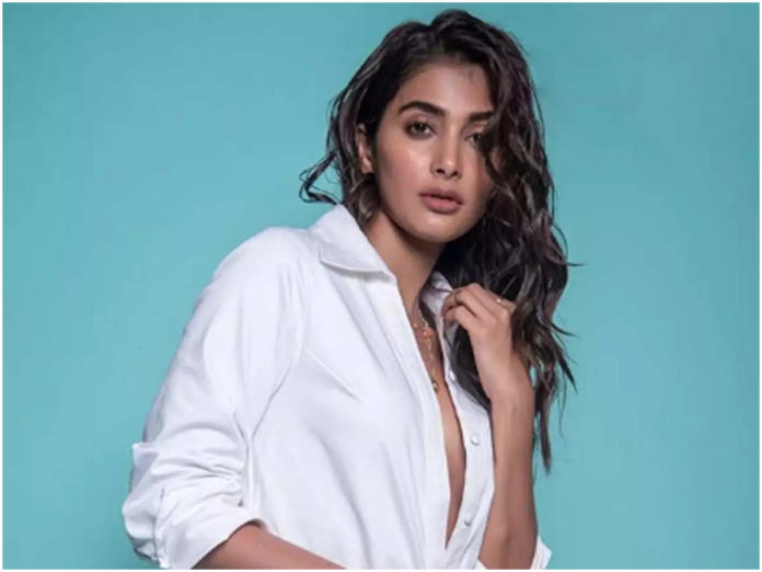 Pooja Hegde Posts Her Naked Picture For A Netizen
