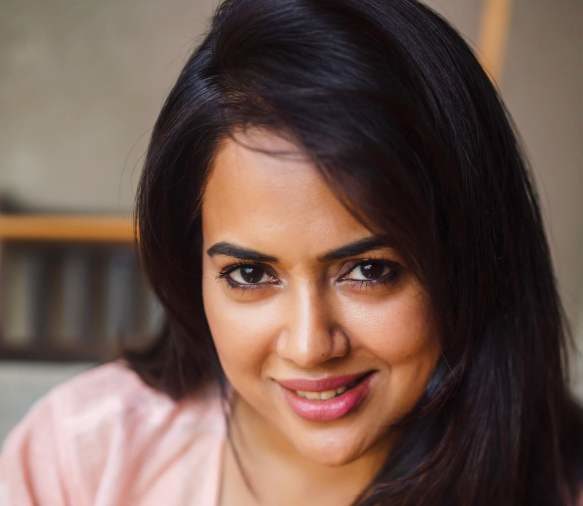 Sameera Reddy Shares An Update About Her Family Testing Covid-19 Positive