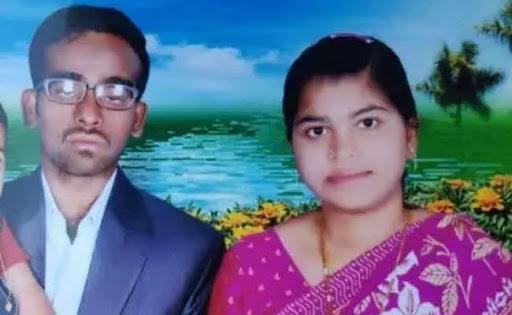 Akkamma, wife of the private school teacher Ravi commits suicide
