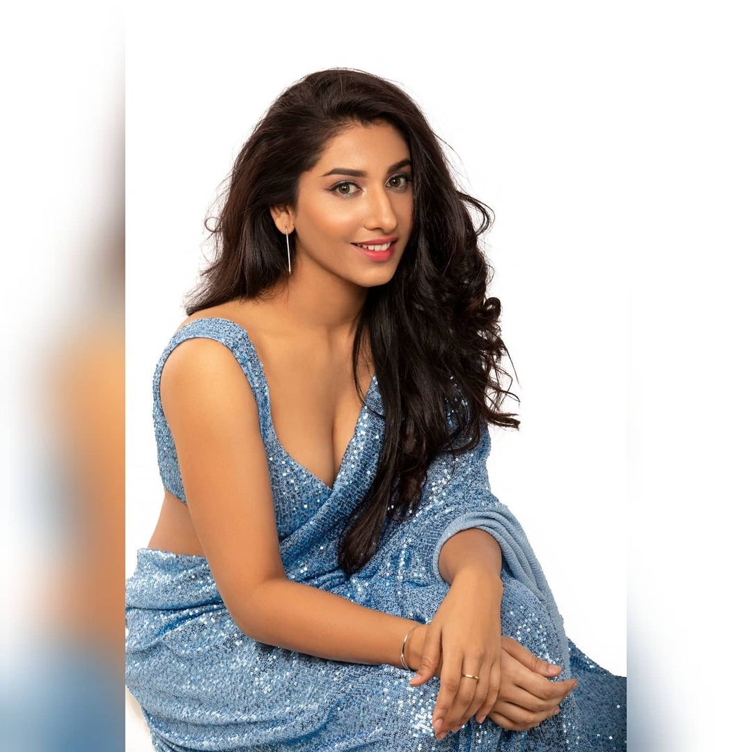 Hot Alert:  Vishnu Priya Raises Temperature With Her Sultry Pictures