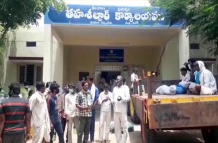 Incensed farmers of Shivampet poured diesel over MRO