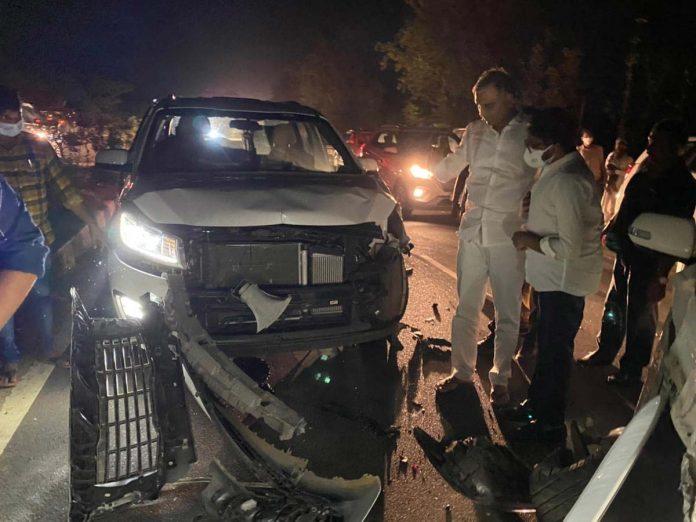 Harish Rao convoy escaped a major mishap, Minister is safe