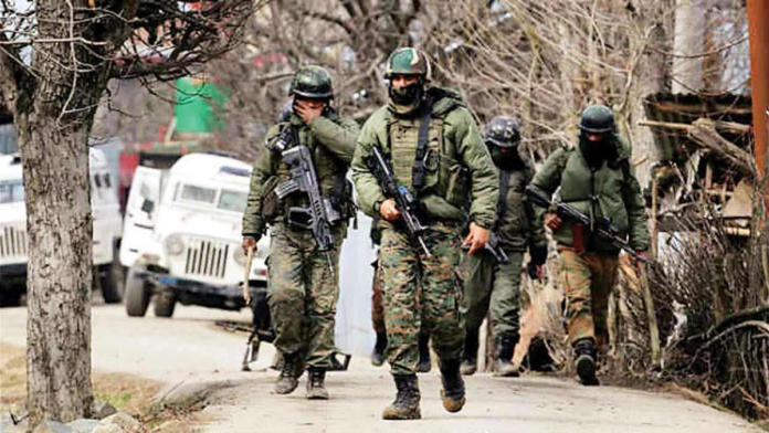 2 soldiers and 2 civilians were killed in a militants attack in Kashmir