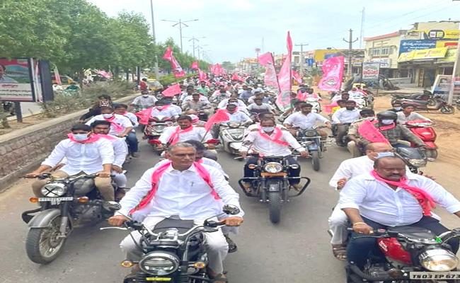 Trs Candidate Gellu Srinivas Yadav Bike Rally In Huzurabad