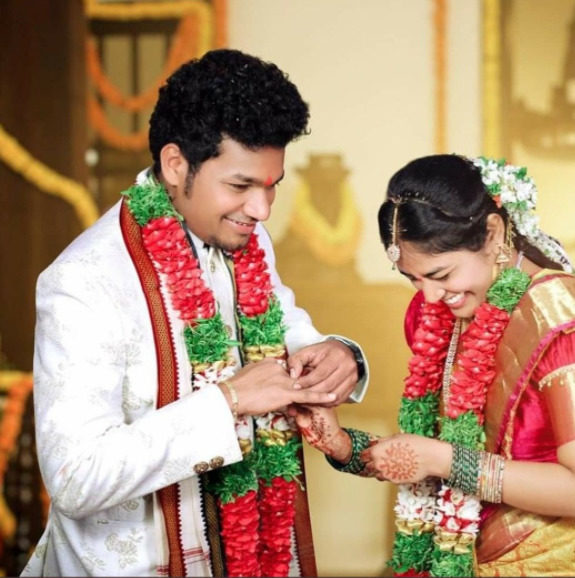 Comedian Mukku Avinash Gets Engaged With Anuja