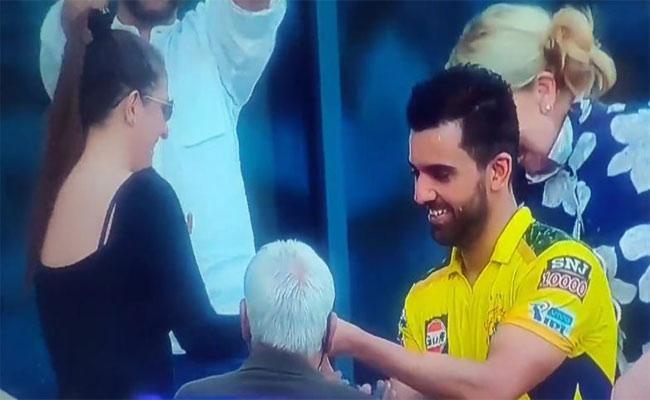 Deepak Chahar Proposes To Girlfriend After Csk’s Game