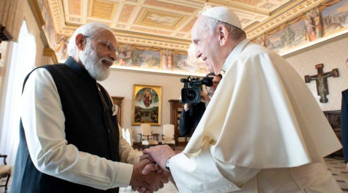 Pm Modi Meets Pope Francis, Invites Him To India