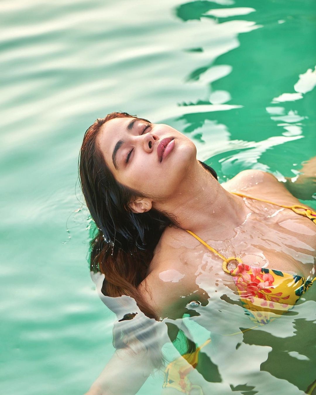 Pic Talk: Janhvi Kapoor’s Sizzling Show In Bikini