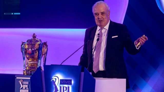 Ipl Auction 2022: Auctioneer Collapses On Stage