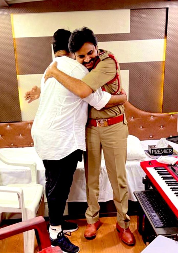 Pawan Kalyan Gives Powerful Hug To Thaman