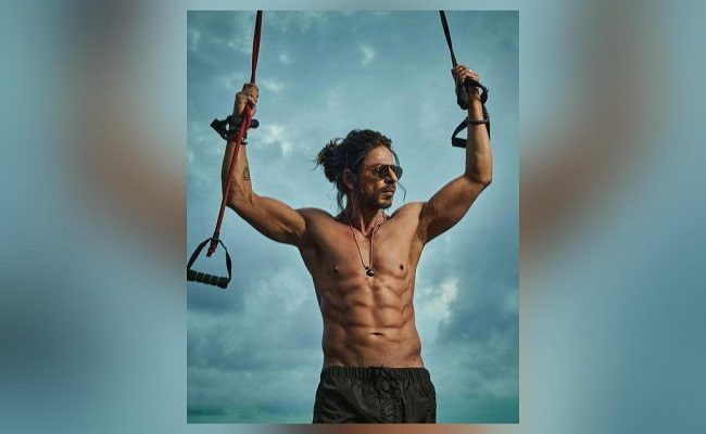 Shah Rukh Makes Everyone Go ‘awe’ With His Post