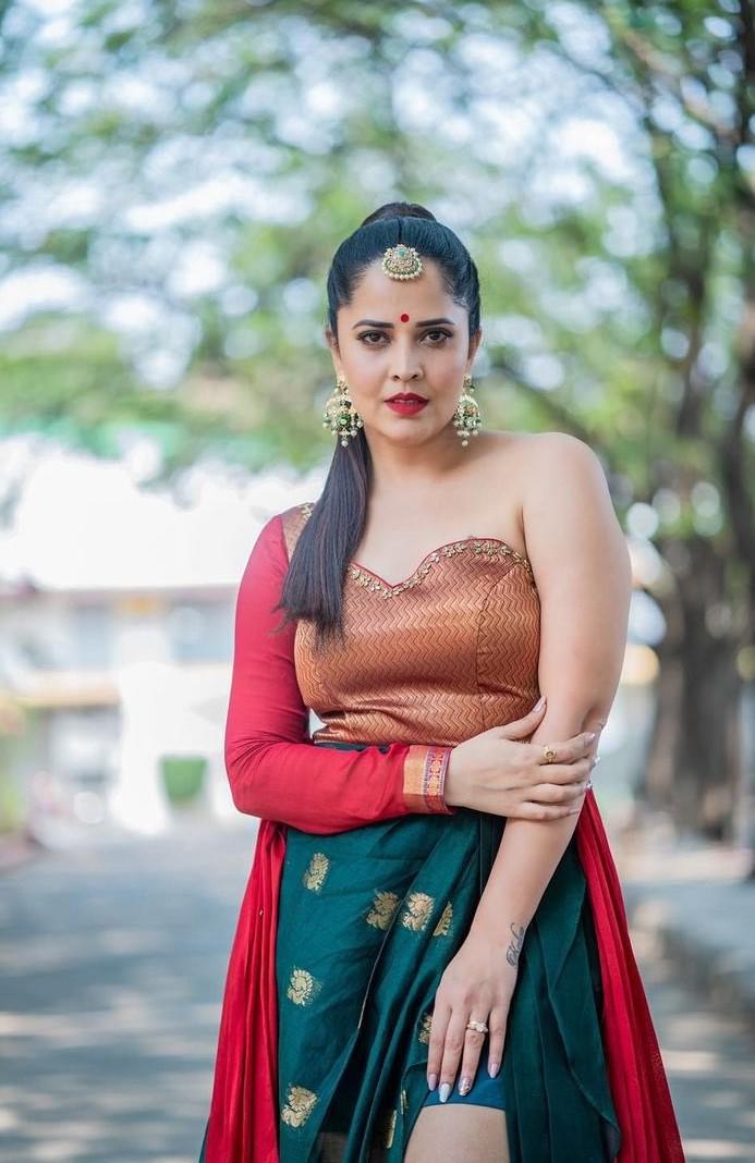 Pic Talk: Anasuya Bharadwaj Offers A Beauty Treat