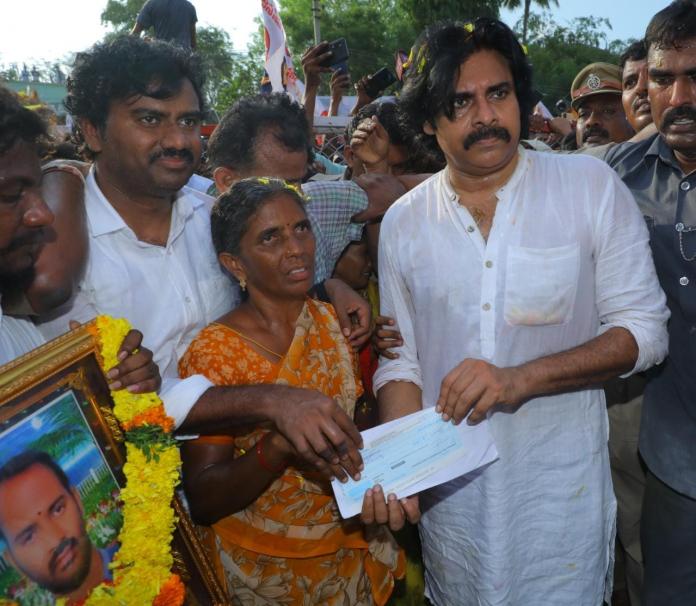 Pspk Hands Over 5 Lakh Cheque To The Kin Of Deceased Activist