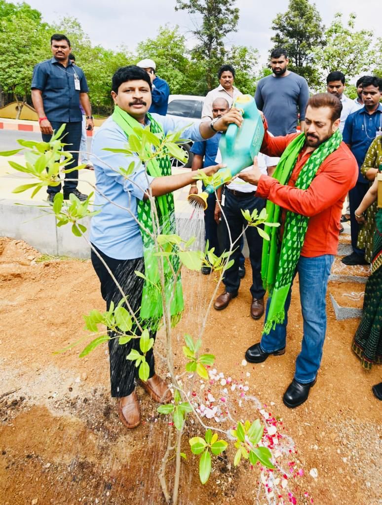 Salman Khan Takes Up Green India Challenge In Hyderabad