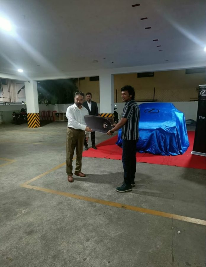 Kamal Haasan Gifts A Swanky Car To Lokesh Kanagaraj