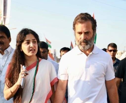 Poonam Kaur Walks With Rahul Gandhi