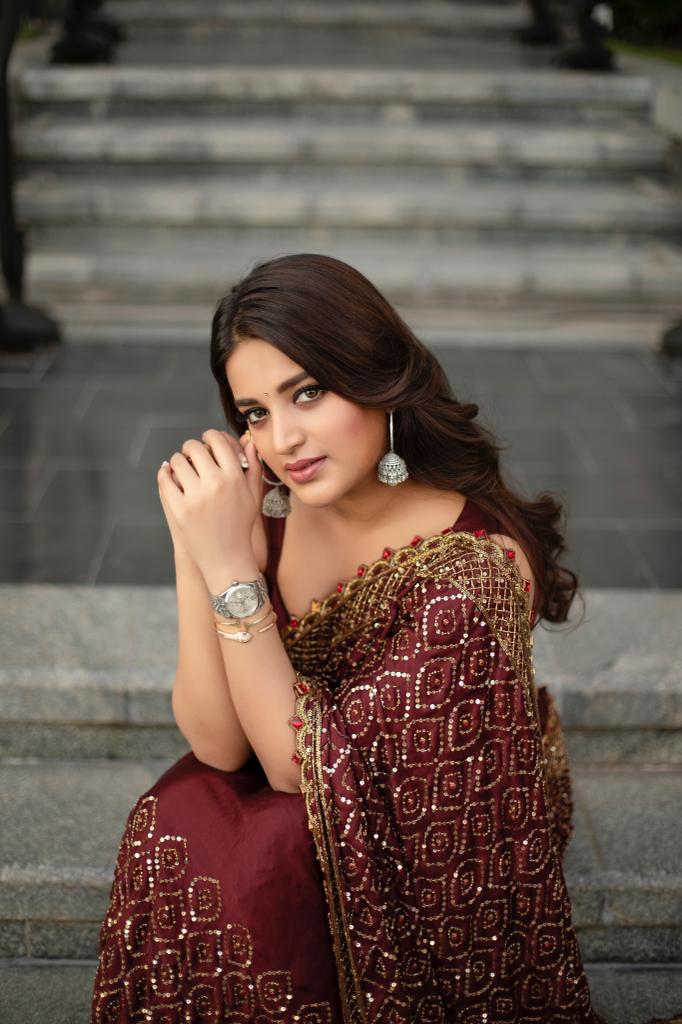 Pic Talk: Ravishing Nidhhi Nails The Saree Look