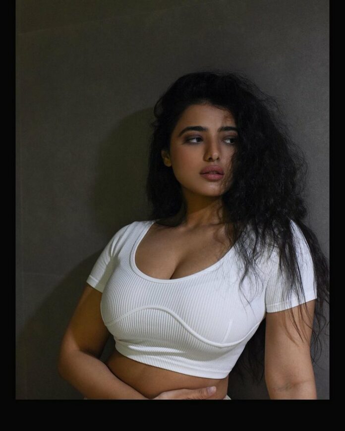 Pic Talk: Sharma Lady In The Tightest Top