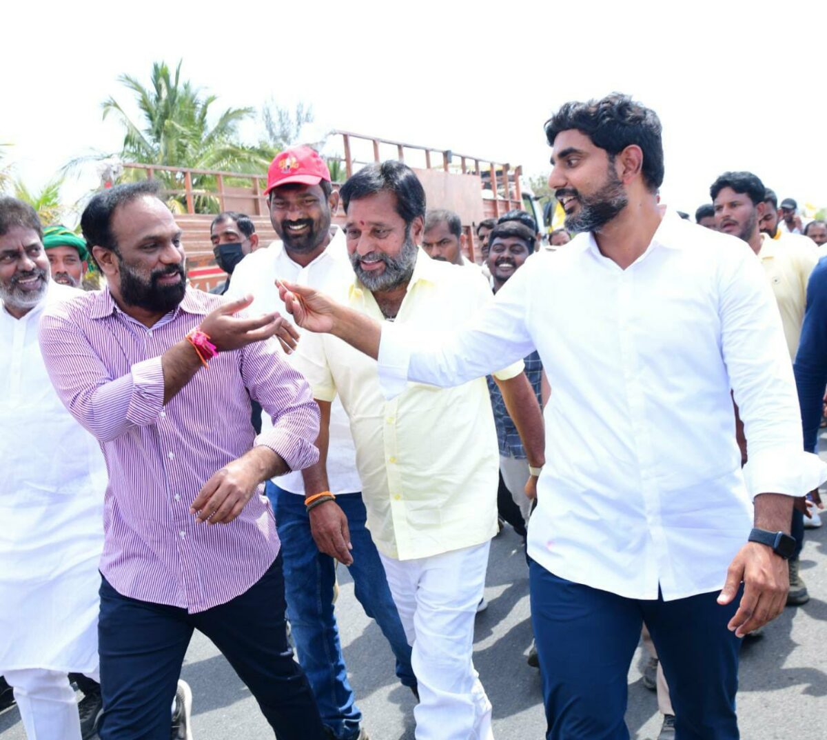 Interesting: Vangaveeti Radha meets Lokesh - TeluguBulletin.com