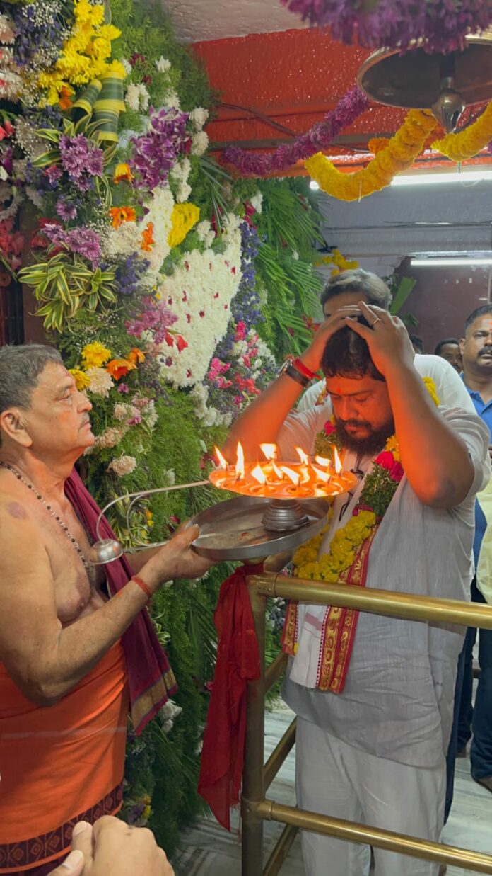 Adipurush Director Seeks Blessings At Hyd Temples