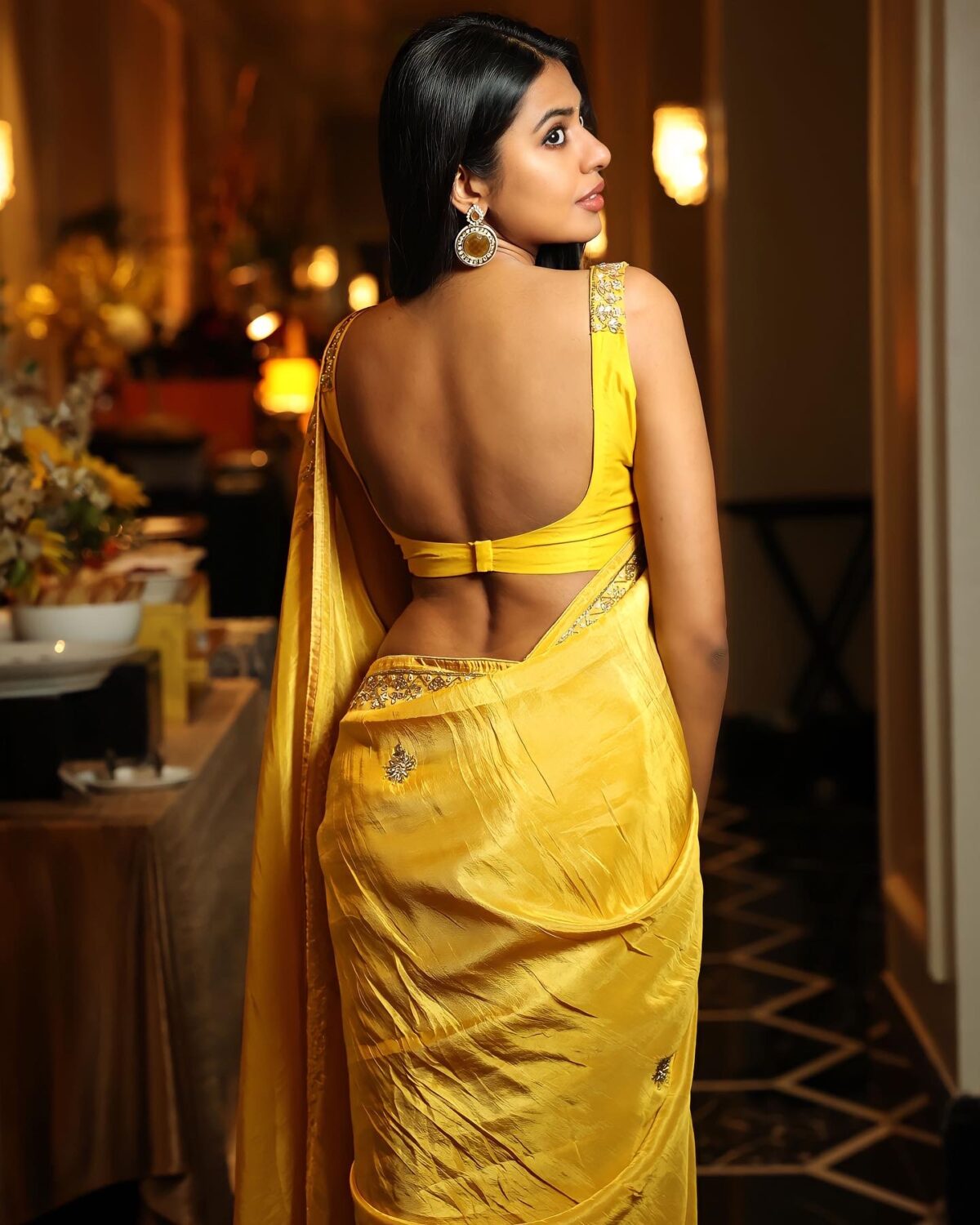 Pic Talk : Shivani Sizzles In Yellow!